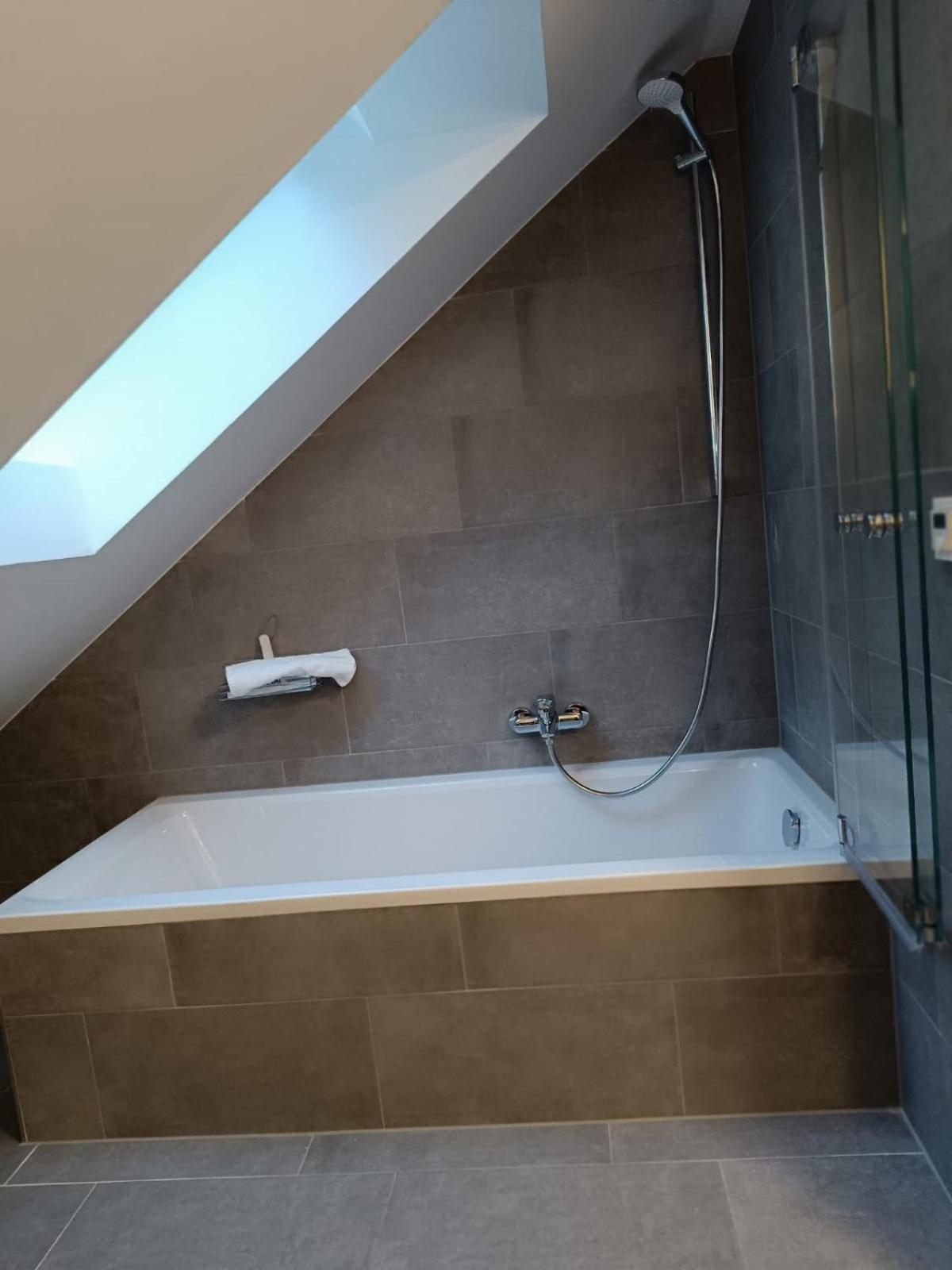 Moderne Ferienwohnung Fuer Familien Im Dachgeschoss Bosau Dış mekan fotoğraf